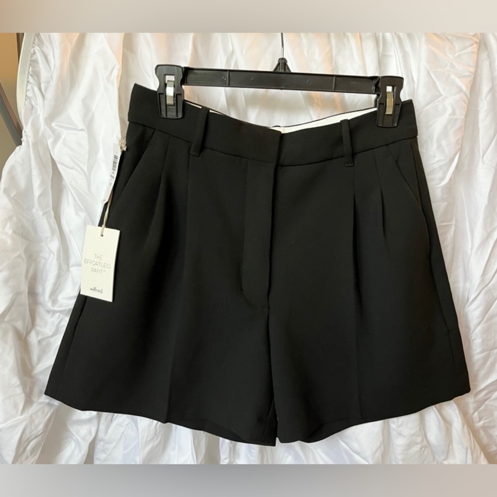 Aritzia Effortless 5” Shorts